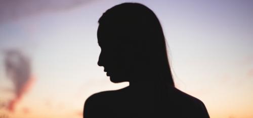 没福气的女人面相有哪些特点 眉眼紧凑唇薄下垂人中平平