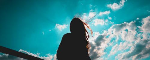 女人笑时露牙龈好不好 哪种牙型的女人命运最好？