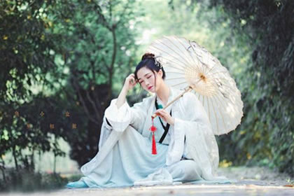 六爻八卦测天气问出行是否会下雨得大畜之泰卦
